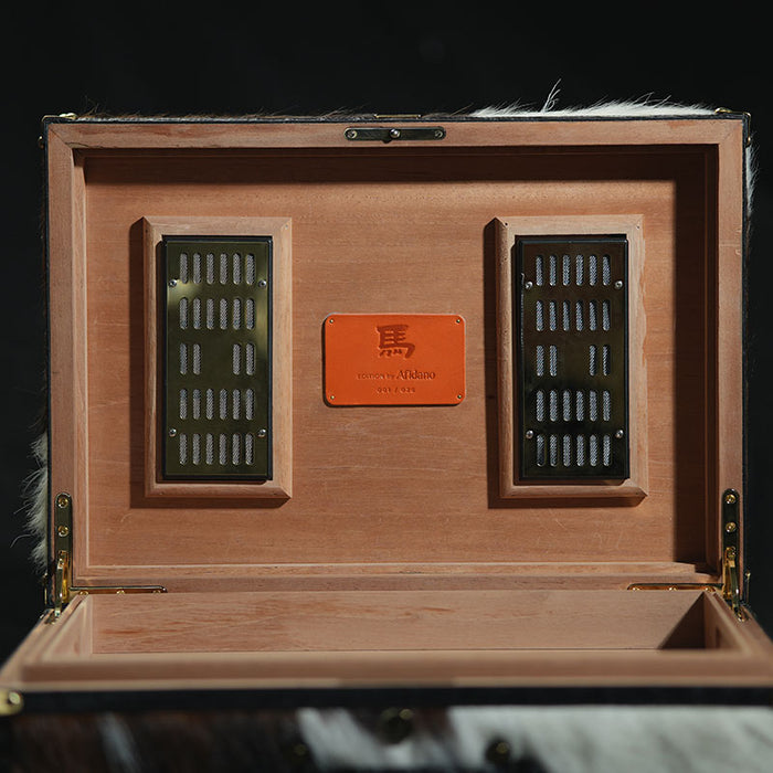 Afidano Year of the Horse Cigar Humidor – Genuine Horsehair, Alligator Belly Leather Trim, Spanish Cedar, Built-in Hydration Compartments
